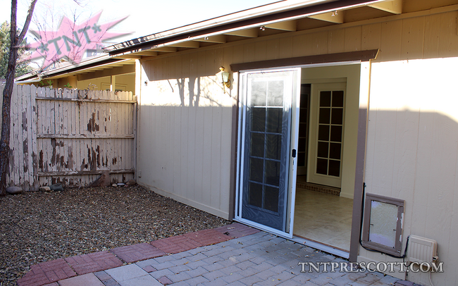 Building Photo - Townhome in Butte Haven HOA