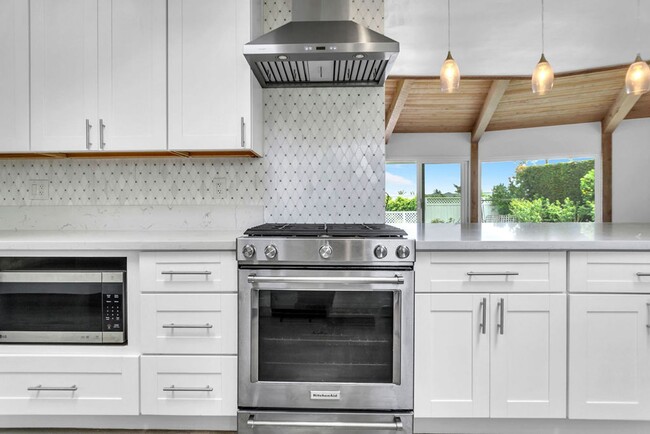 Building Photo - Gorgeous single story home in La Jolla wit...