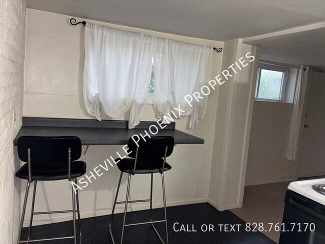 Building Photo - 49 Pine St