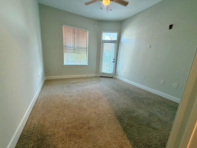 Building Photo - 2 Bedroom 2.5 Bath