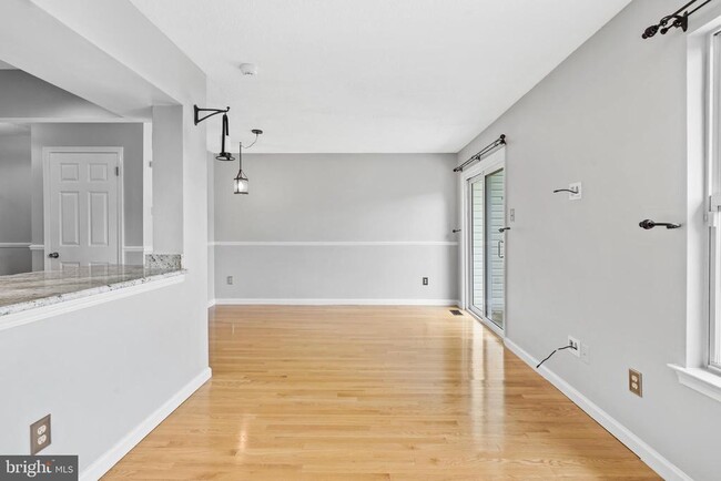 Building Photo - 4650 Louise St Claire Dr
