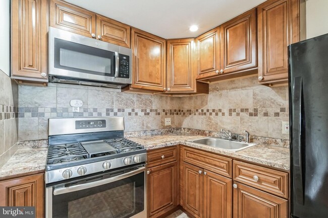 Building Photo - 5429 Houghton Pl