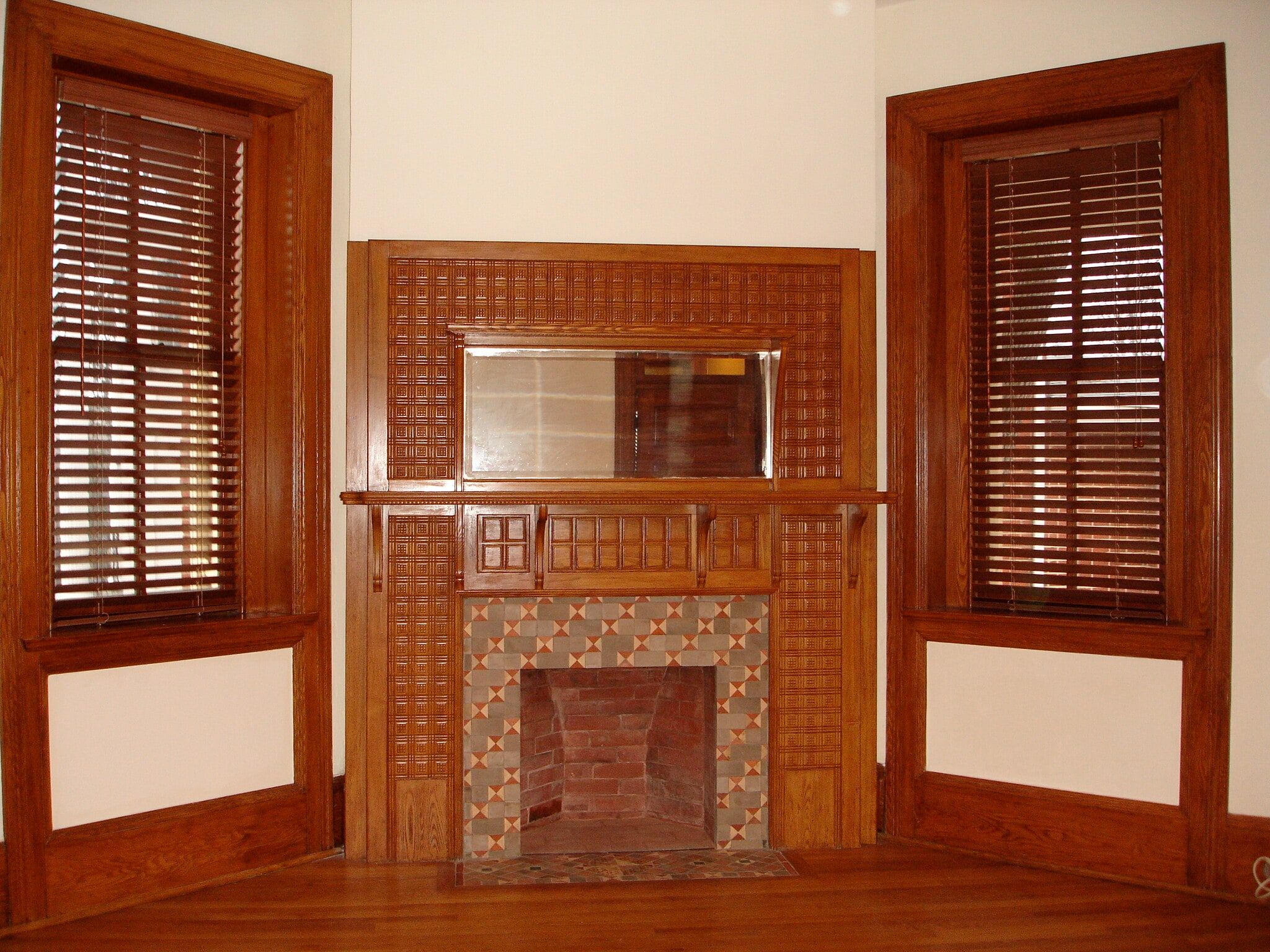 Building Photo - 218 W Montgomery Ave