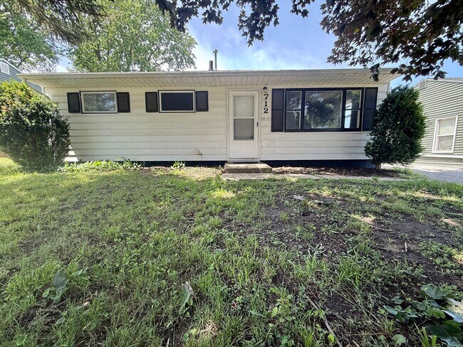 Building Photo - 3-Bed House in Waterloo