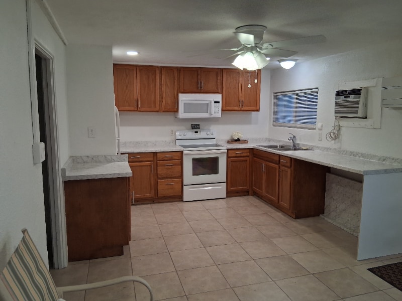 Building Photo - 1120 Northshore Dr