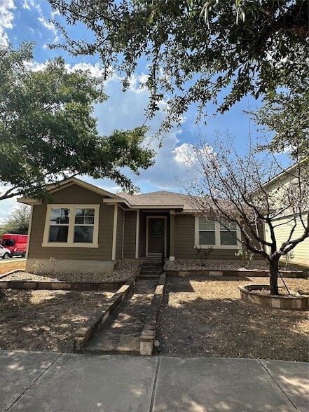 Primary Photo - 18520 Mammoth Cave Blvd