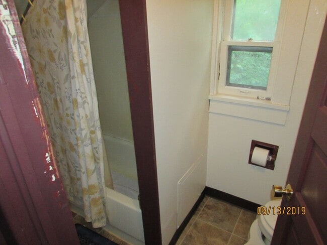 Building Photo - /Charming 3BR Near Downtown Madison - Avai...