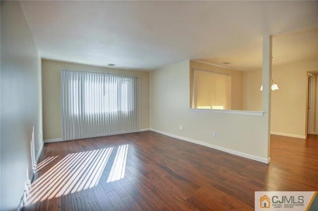 Building Photo - 1102 Sayre Dr