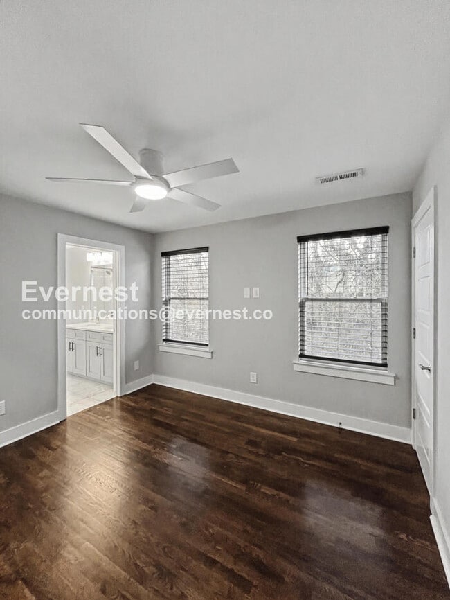 Building Photo - 2332 Oak Ct