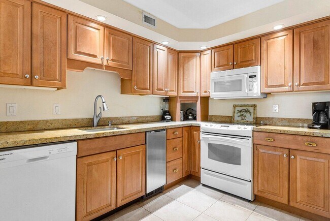 Building Photo - 2800 N Ocean Dr