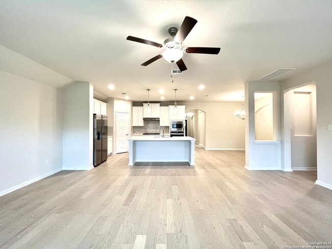 Building Photo - Hill Country Retreat