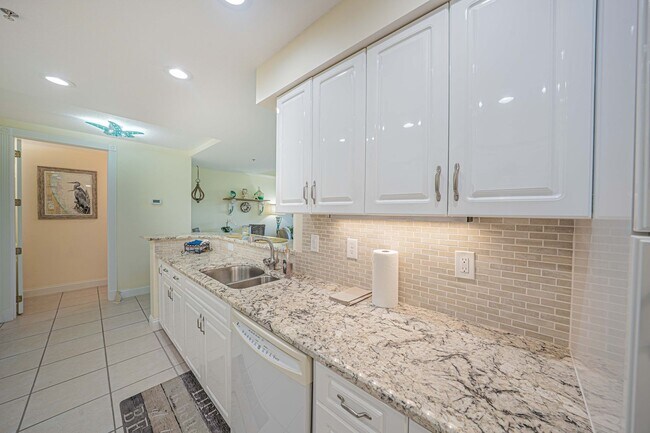 Building Photo - Marina View Rental!