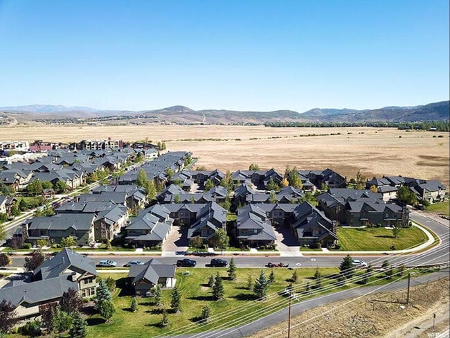 Building Photo - 6010 N Fox Pointe Cir