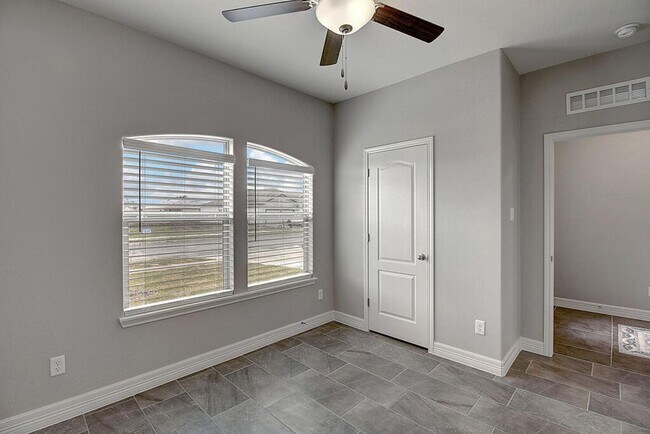 Building Photo - 7530 Sable Creek Dr