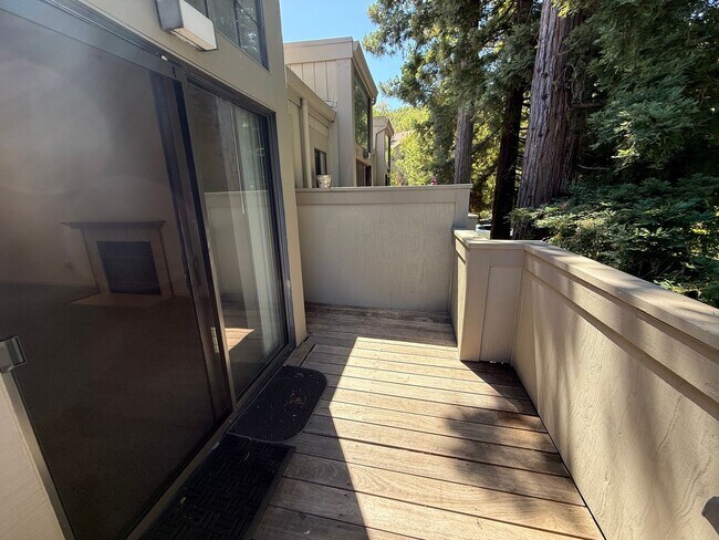 Building Photo - SPACIOUS TWO BED / TWO BATH UPPER-LEVEL CO...