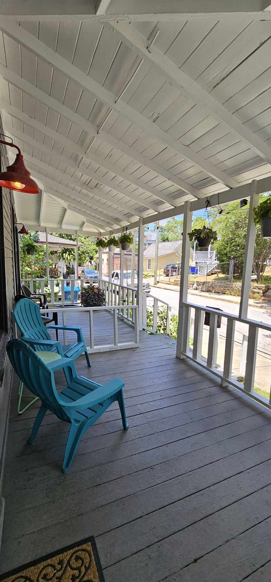 Relaxing Front Porch - 607 Gaskill St SE