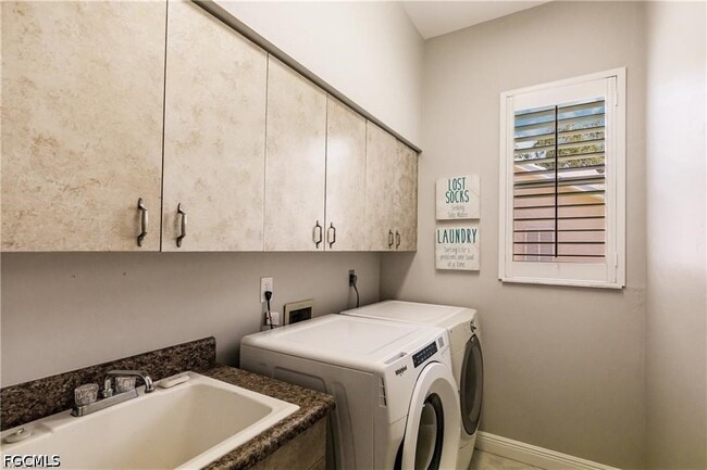 Building Photo - 9811 Ensign Ct