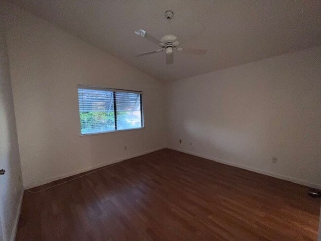 Building Photo - Freshly painted Pocket home close to schools and shopping.