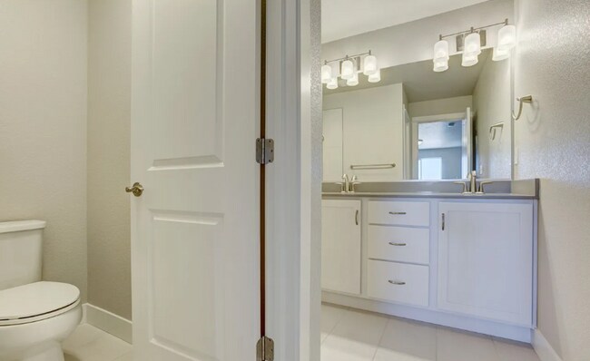 Building Photo - Modern 2 bed, 2.5 bath Townhome in Wellington, CO- Available July 10th!