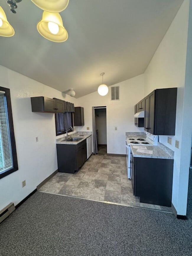 Building Photo - 2 Bedroom Unit in South Anchorage!