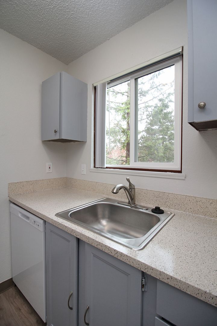 Building Photo - 5704 SW Beaverton Hillsdale Hwy