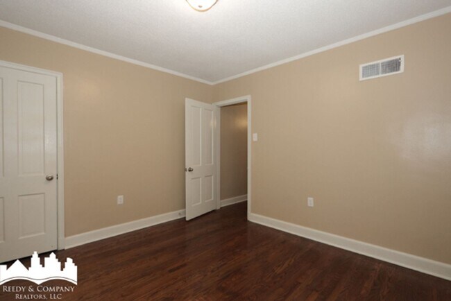 Building Photo - 905 Parkhaven Ln