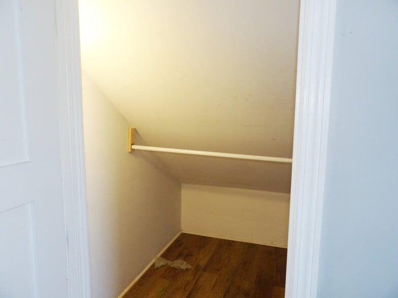 Building Photo - 921 W 36th St