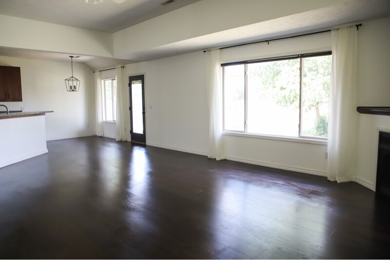 Building Photo - 108 Deer Run