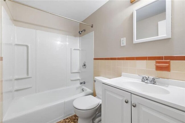 Building Photo - 2897 Leola Ave