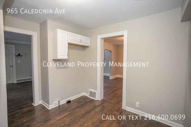 Building Photo - 965 Caledonia Ave