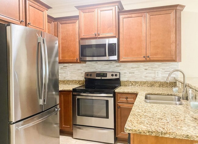 Building Photo - 780 Gabreski Ln
