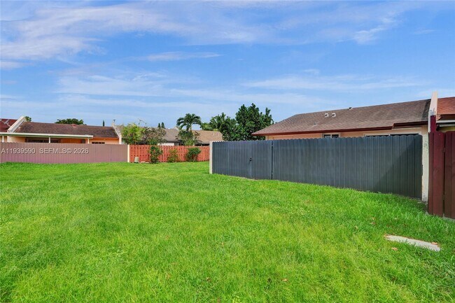 Building Photo - 5314 SW 140th Pl