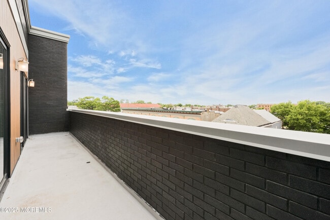 Building Photo - 700 Bangs Ave