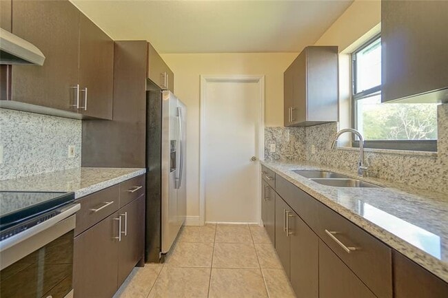 Building Photo - 5720 SW 26th St