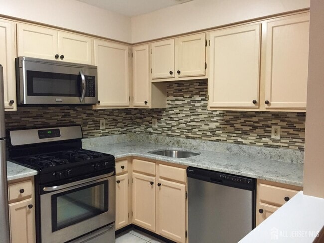 Building Photo - 223 Waterford Dr