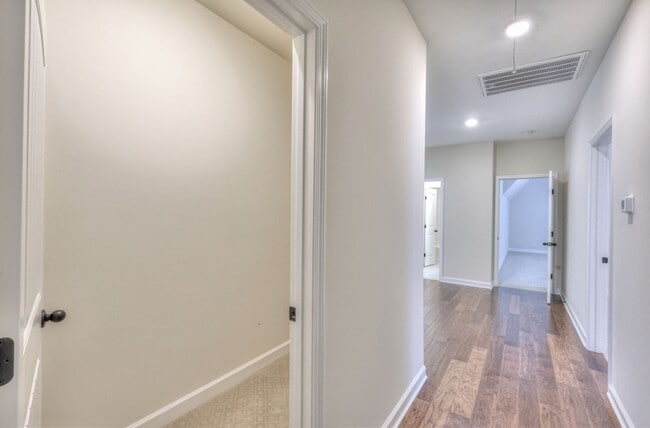 Building Photo - 9141 Holstein Dr
