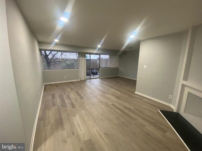 Building Photo - 5801 Quantrell Ave