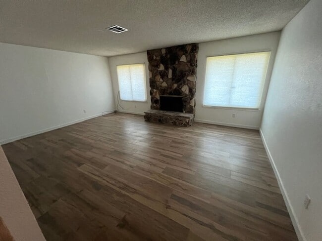 Building Photo - 1285 43rd Ave