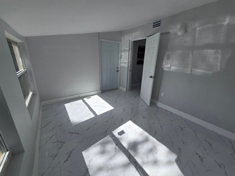 Building Photo - 1320 NE 211th Ter