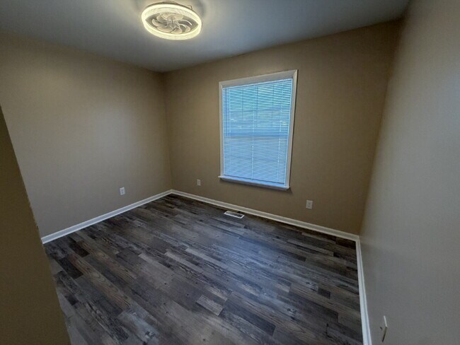 Building Photo - Townhouse for Rent