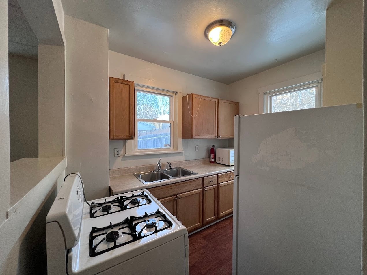 Building Photo - 827 Norwich Ave