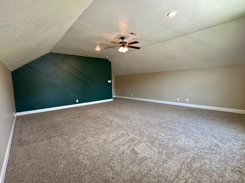 Building Photo - 1124 Eagle's View Dr