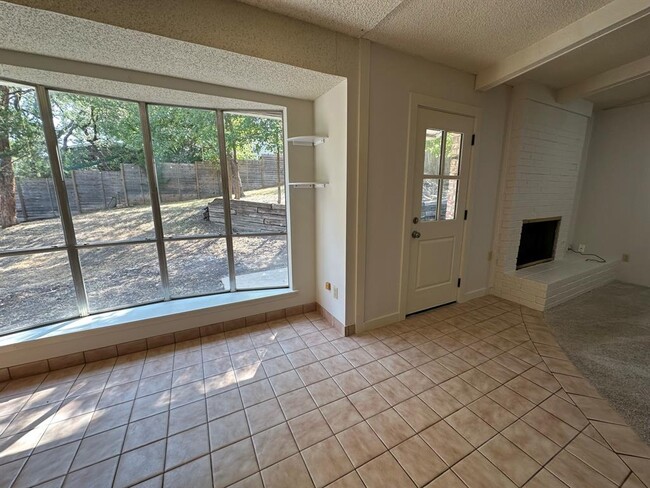 Building Photo - 2314 Farnswood Cir