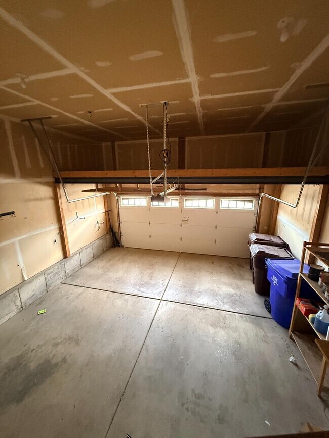 Building Photo - 8825 Jefferson Dr