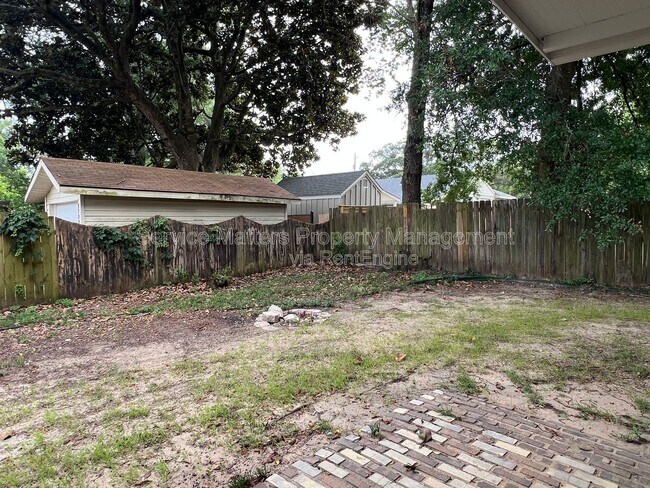 Building Photo - 3543 Bayou Blvd