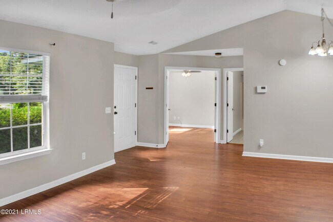 Building Photo - 25 Robin Way