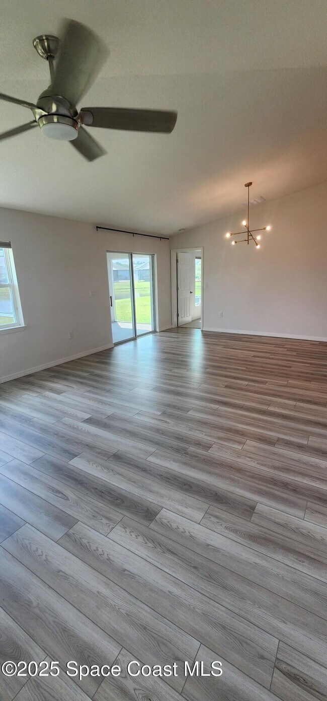 Building Photo - 586 Cooper Ct