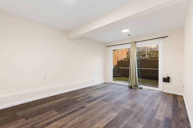 Building Photo - 2708 S Judkins St