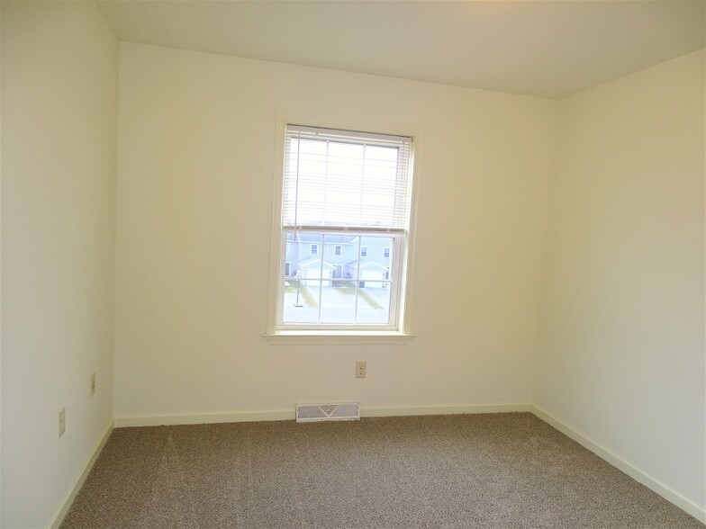 Building Photo - 322 Meadow View Dr