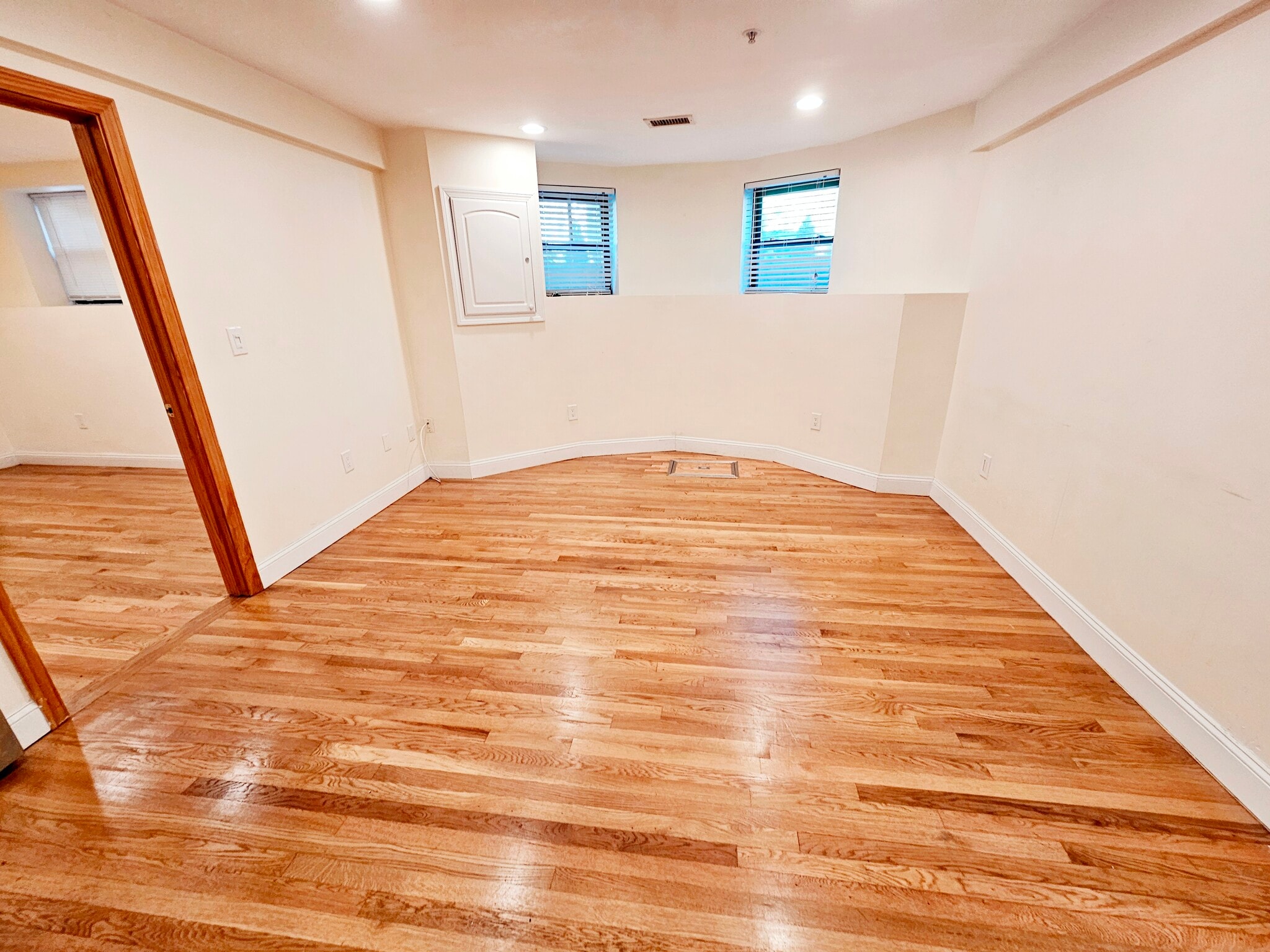 Building Photo - 1803 Beacon St